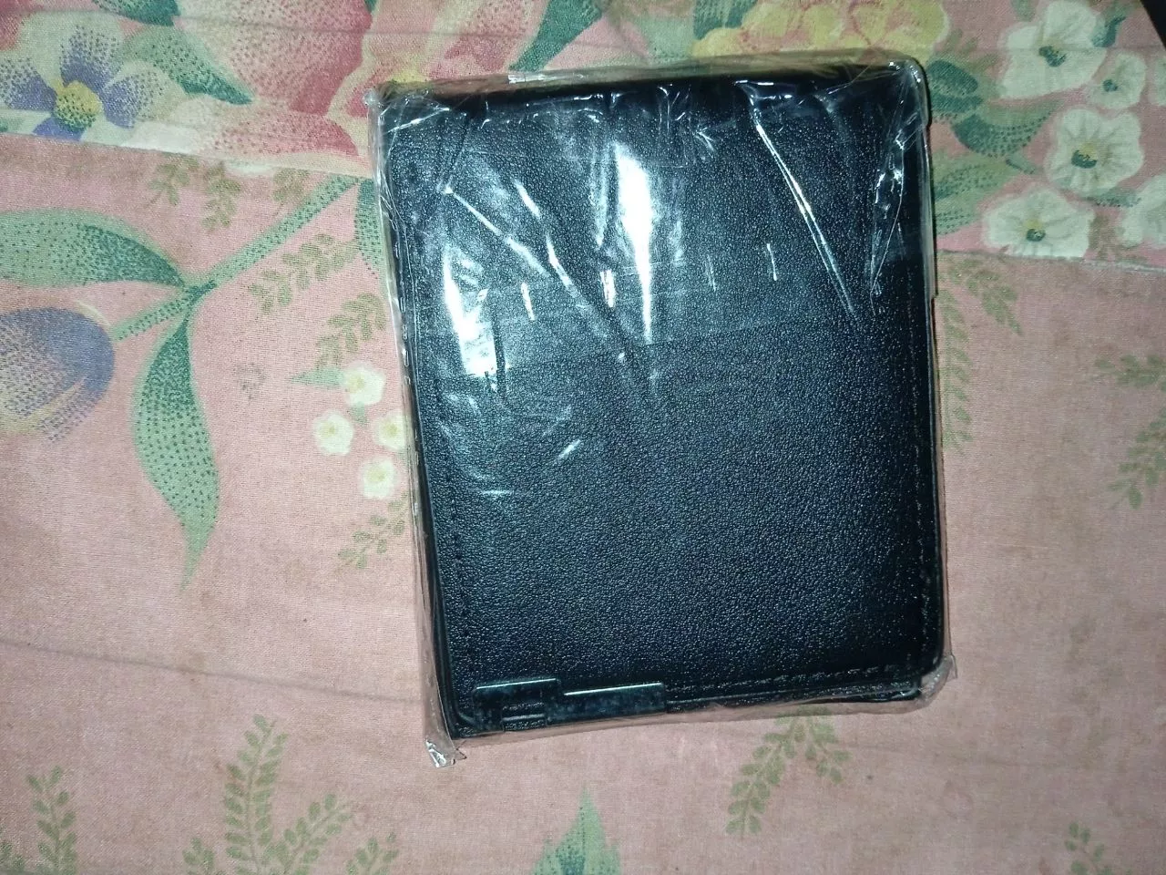 Dompet Pria Lipat Kulit Hitam 2 Sekat 4 Kartu - Foto ulasan pembeli