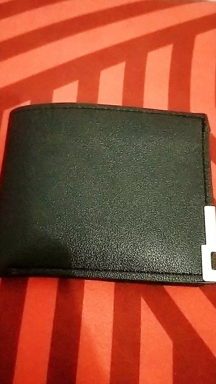 Dompet Pria Lipat Kulit Hitam 2 Sekat 4 Kartu - Foto ulasan pembeli