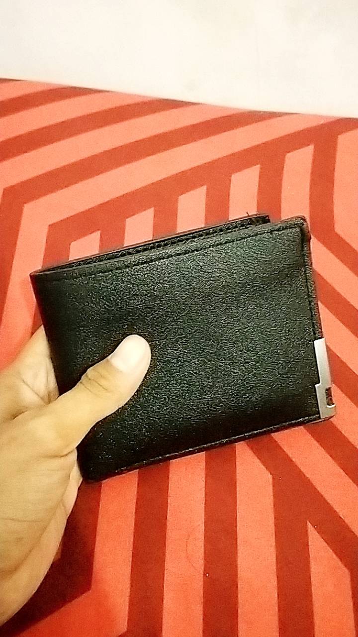 Dompet Pria Lipat Kulit Hitam 2 Sekat 4 Kartu - Foto ulasan pembeli