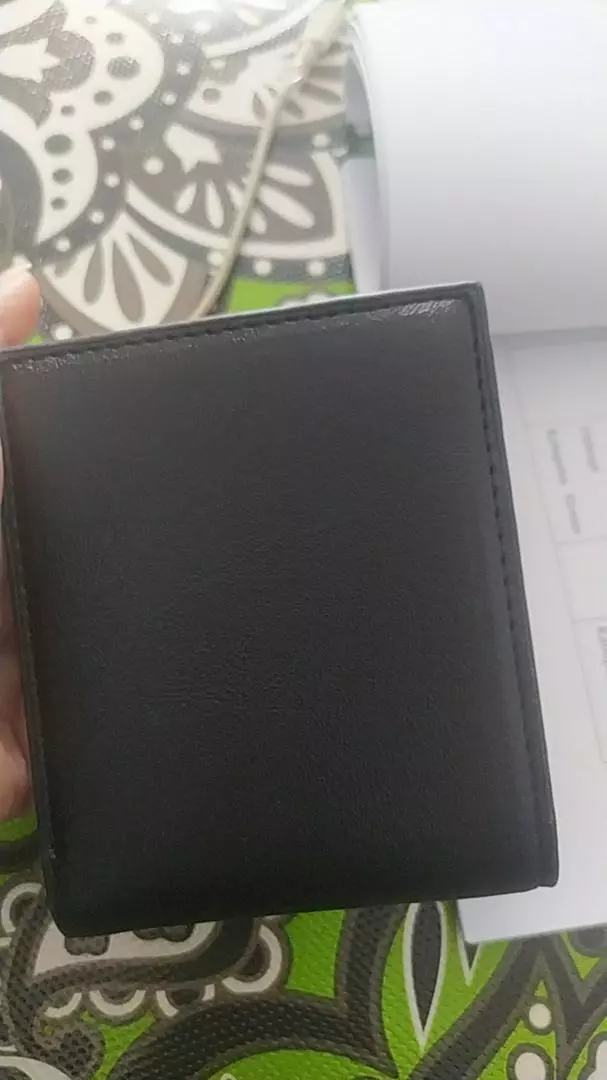 Dompet Pria Lipat Kulit Hitam 2 Sekat 4 Kartu - Foto ulasan pembeli