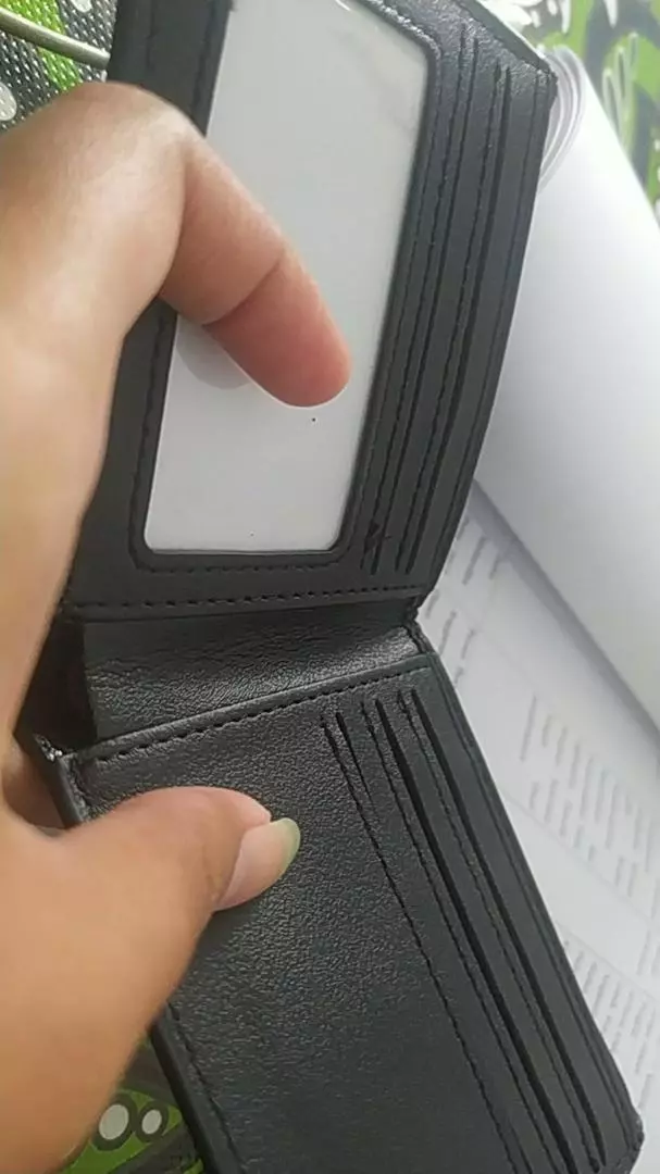 Dompet Pria Lipat Kulit Hitam 2 Sekat 4 Kartu - Foto ulasan pembeli