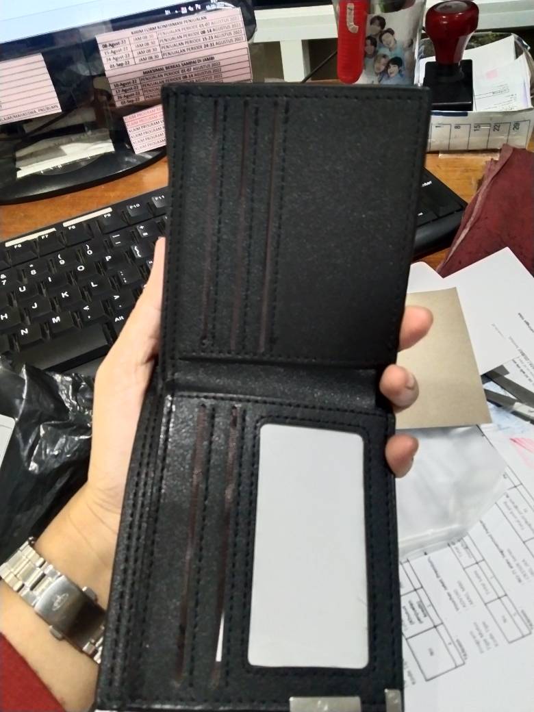 Dompet Pria Lipat Kulit Hitam 2 Sekat 4 Kartu - Foto ulasan pembeli