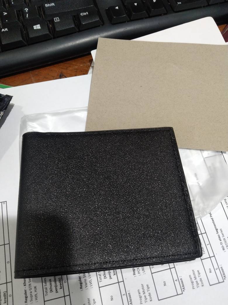 Dompet Pria Lipat Kulit Hitam 2 Sekat 4 Kartu - Foto ulasan pembeli