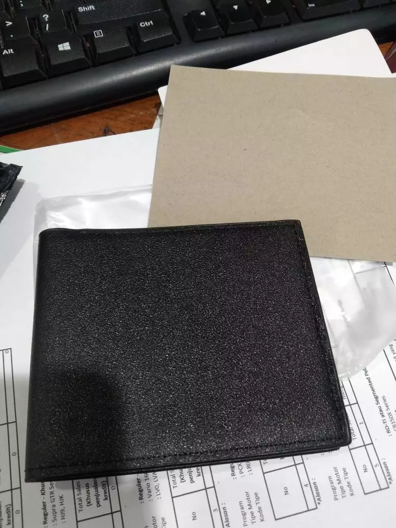 Dompet Pria Lipat Kulit Hitam 2 Sekat 4 Kartu - Foto ulasan pembeli