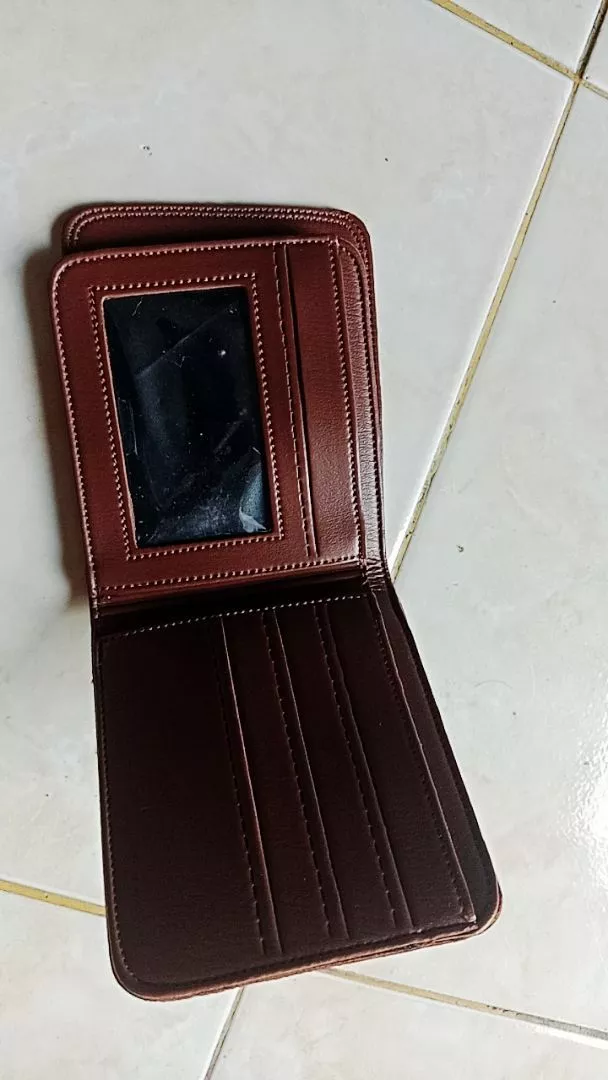 Dompet Pria Wanita Kulit Sintetis 3 Ruang Lipat - Foto ulasan pembeli