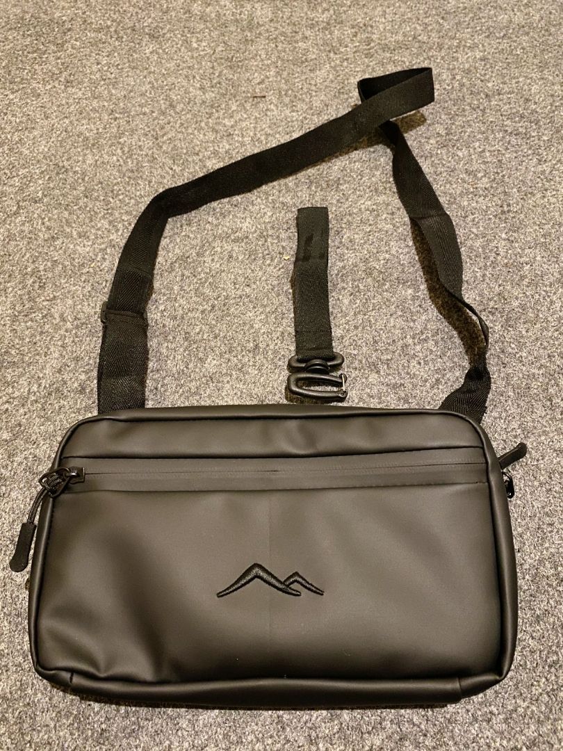 Elvis Vektra Clutch Handbag Slingbag Tahan Air - Foto ulasan pembeli