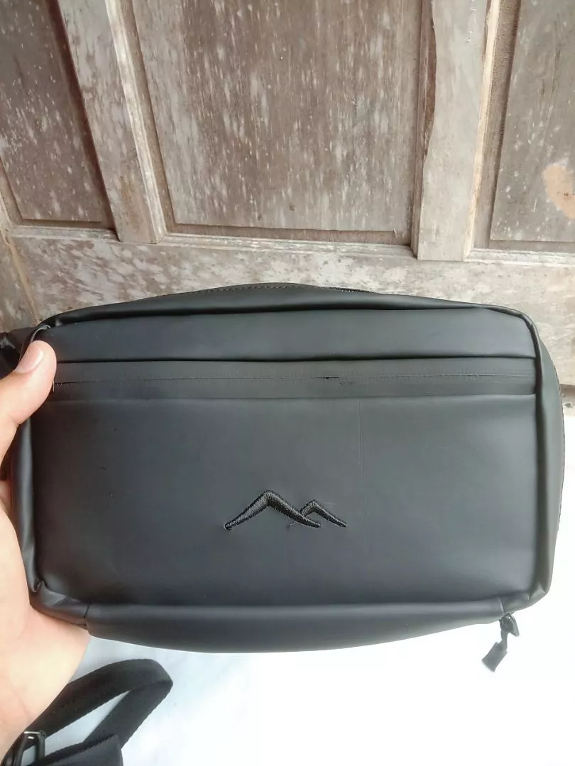 Elvis Vektra Clutch Handbag Slingbag Tahan Air - Foto ulasan pembeli