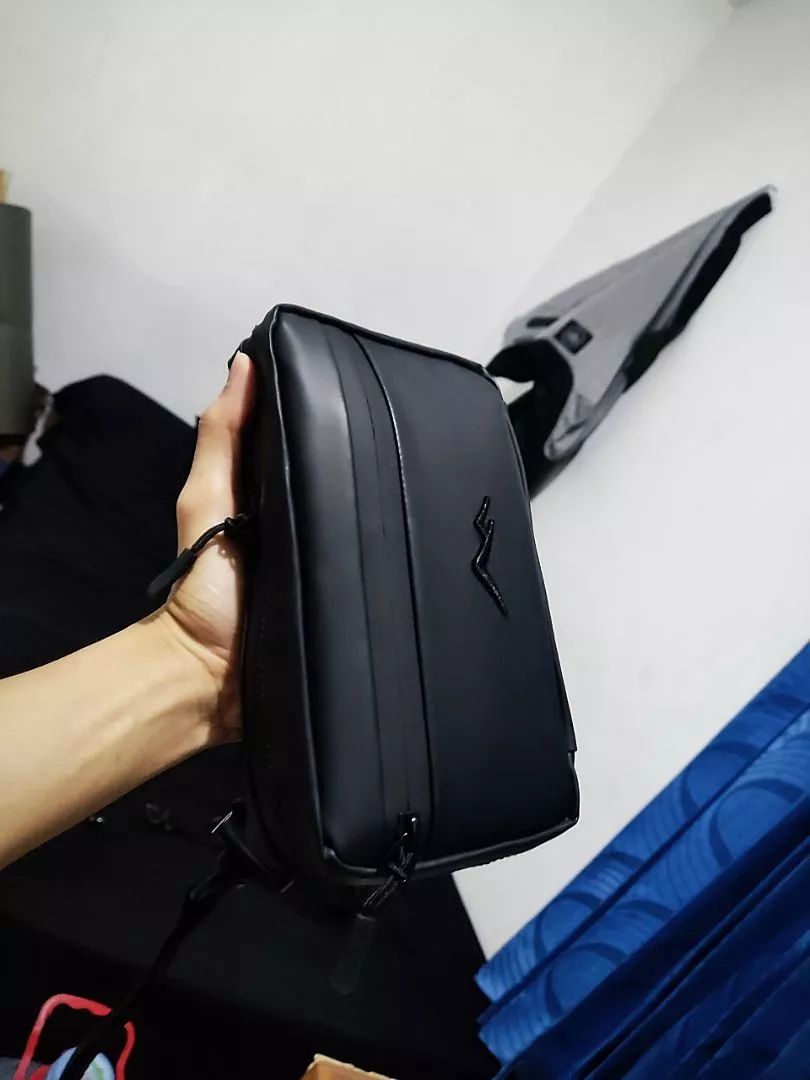 Elvis Vektra Clutch Handbag Slingbag Tahan Air - Foto ulasan pembeli