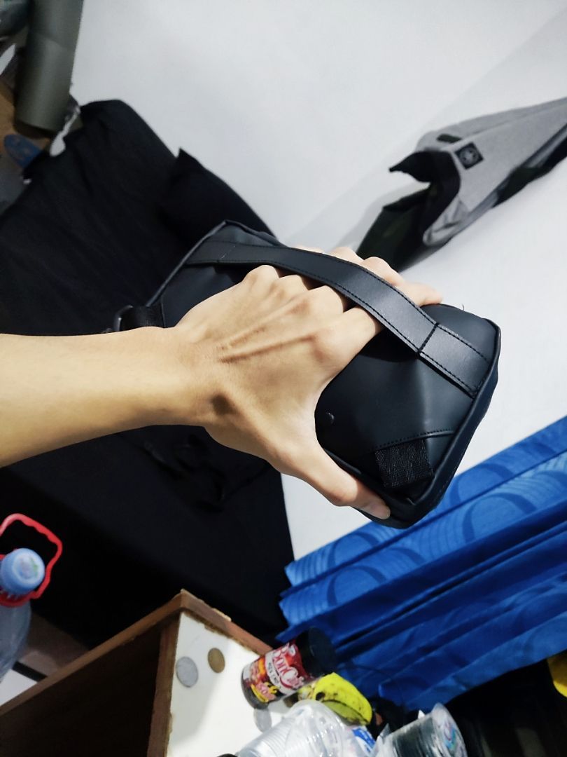 Elvis Vektra Clutch Handbag Slingbag Tahan Air - Foto ulasan pembeli