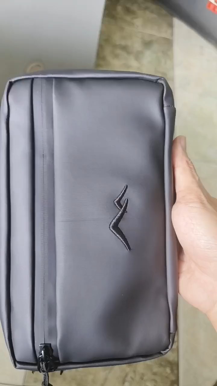 Elvis Vektra Clutch Handbag Slingbag Tahan Air - Foto ulasan pembeli