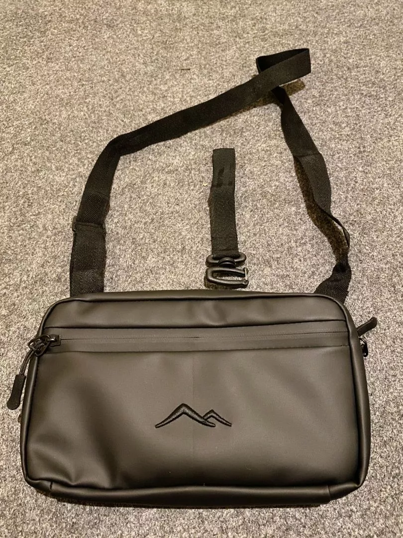 Elvis Vektra Clutch Handbag Slingbag Tahan Air - Foto ulasan pembeli