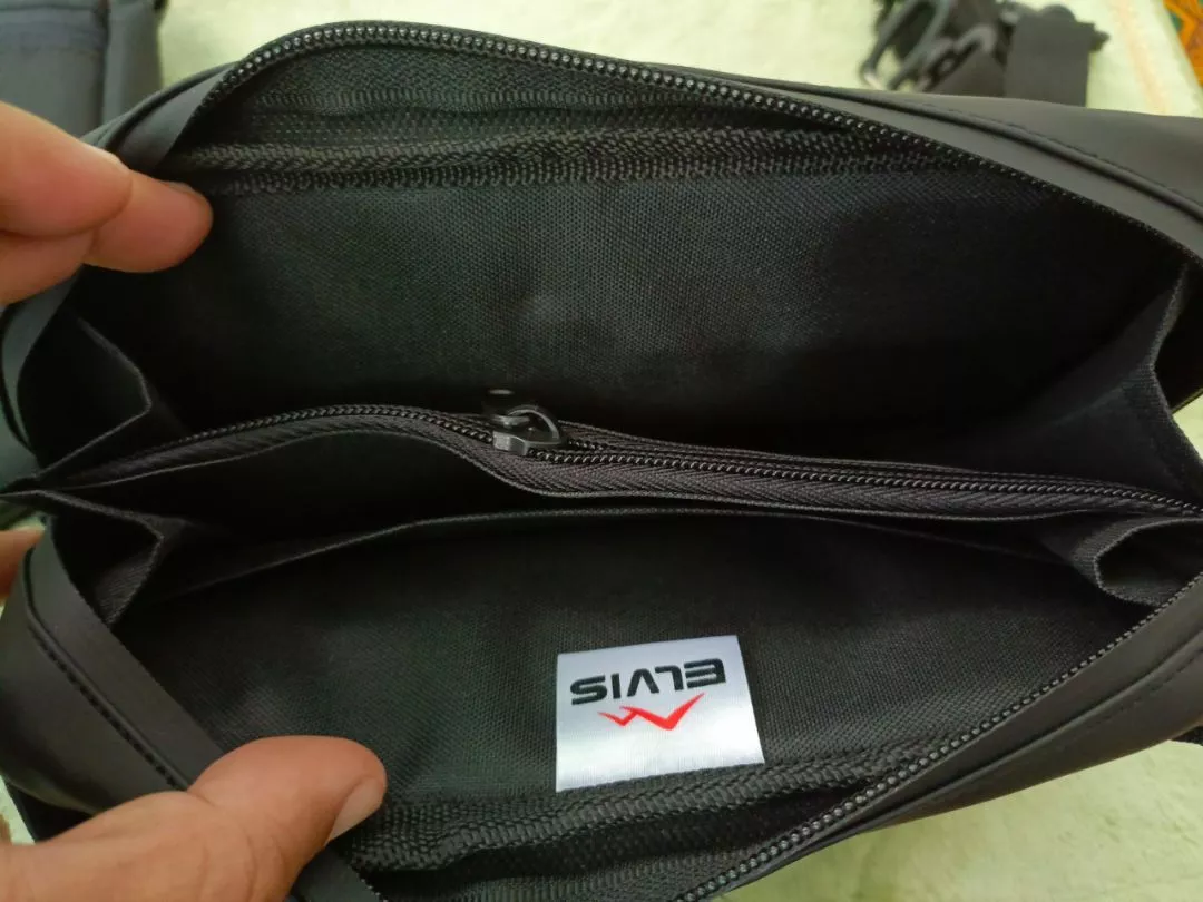 Elvis Vektra Clutch Handbag Slingbag Tahan Air - Foto ulasan pembeli