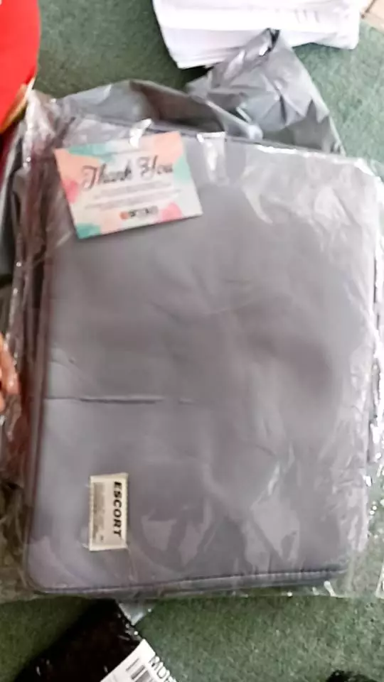ESCORT Tas Laptop Softcase 14-15.6 Inch Waterproof - Foto ulasan pembeli