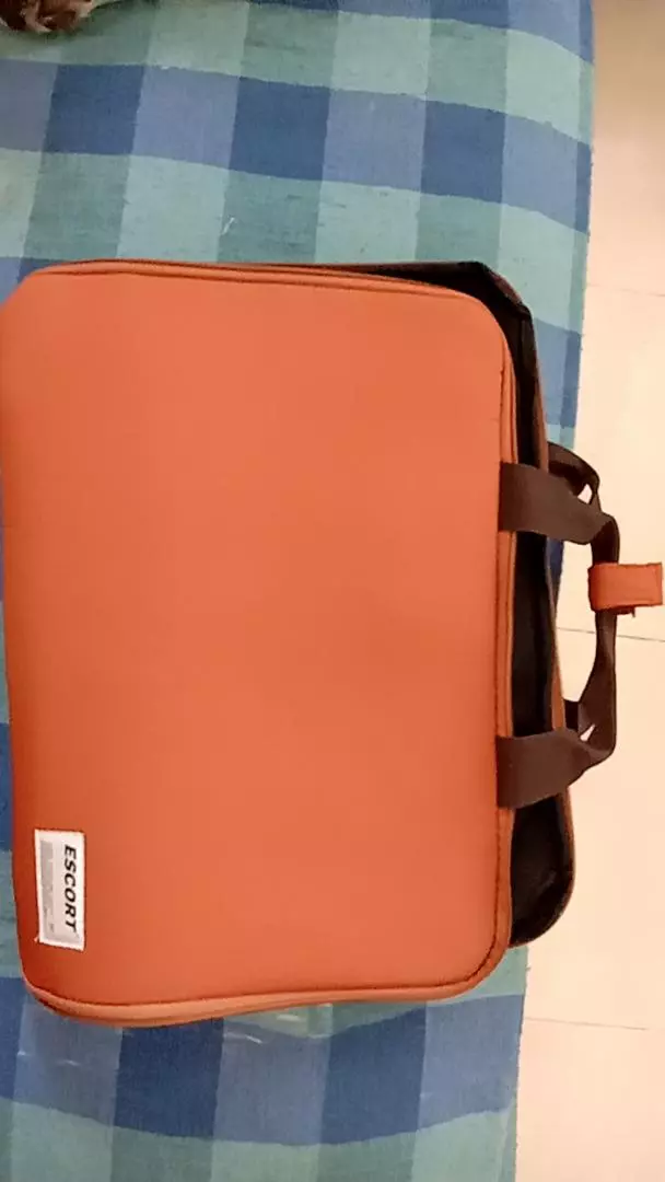 ESCORT Tas Laptop Softcase 14-15.6 Inch Waterproof - Foto ulasan pembeli