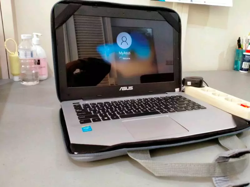 ESCORT Tas Laptop Softcase 14-15.6 Inch Waterproof - Foto ulasan pembeli
