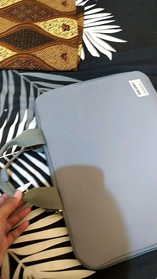 ESCORT Tas Laptop Softcase 14-15.6 Inch Waterproof - Foto ulasan pembeli