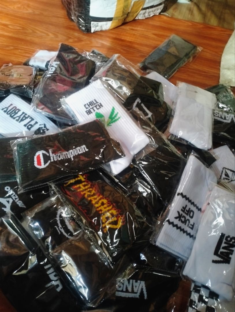 Kaos Kaki Oldschool Motif Hitam Putih Pria Panjang WIJAYA SOCKS - foto 2 dari 10, ziofahlepi