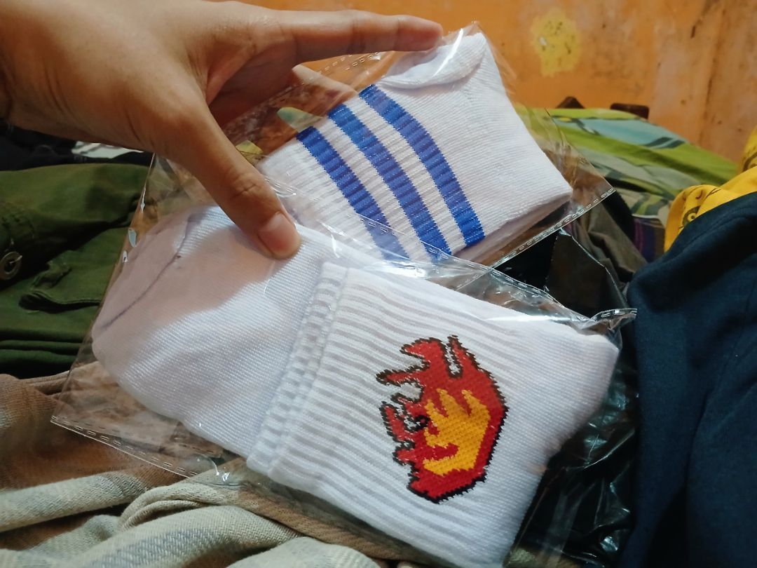 Kaos Kaki Oldschool Motif Hitam Putih Pria Panjang WIJAYA SOCKS - foto 6 dari 10, ziofahlepi