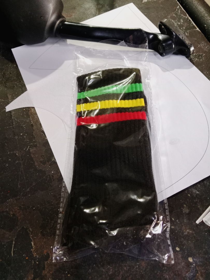 KAOS KAKI OLDSCHOOL MOTIF STRIP - foto 6 dari 10, personaldoank