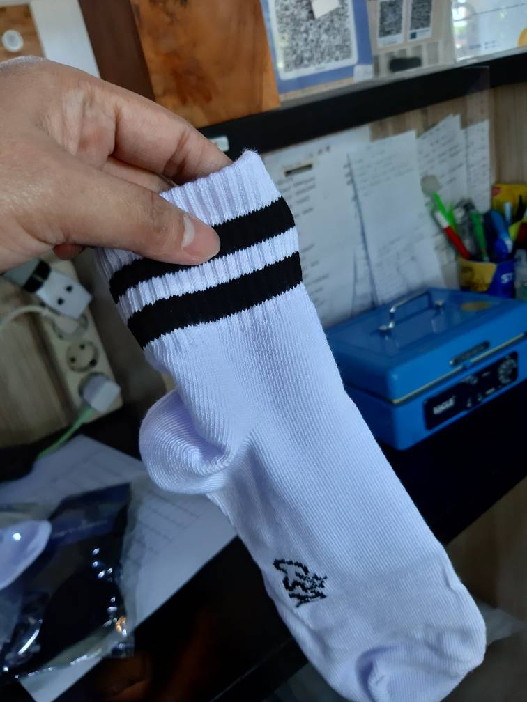 Foto ulasan pembeli Tampilan: ok
Warna: putih, varian Hitam strip putih,All size, Putih strip hitam,All size, Hitam strp merah p.,All size, ...