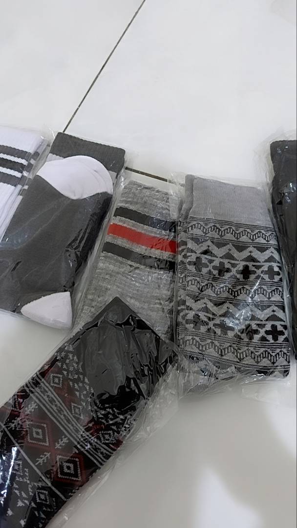 Kaos Kaki Oldschool Polos Hitam 4 Layer Benang - foto 9 dari 10, mierapipit