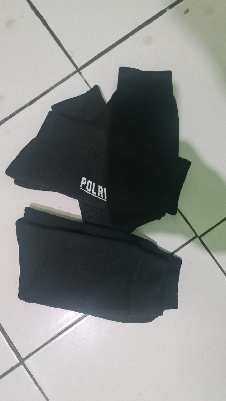 Kaos Kaki POLRI Kaos kaki TNI Kaos kaki Tebal Hitam - Foto ulasan pembeli