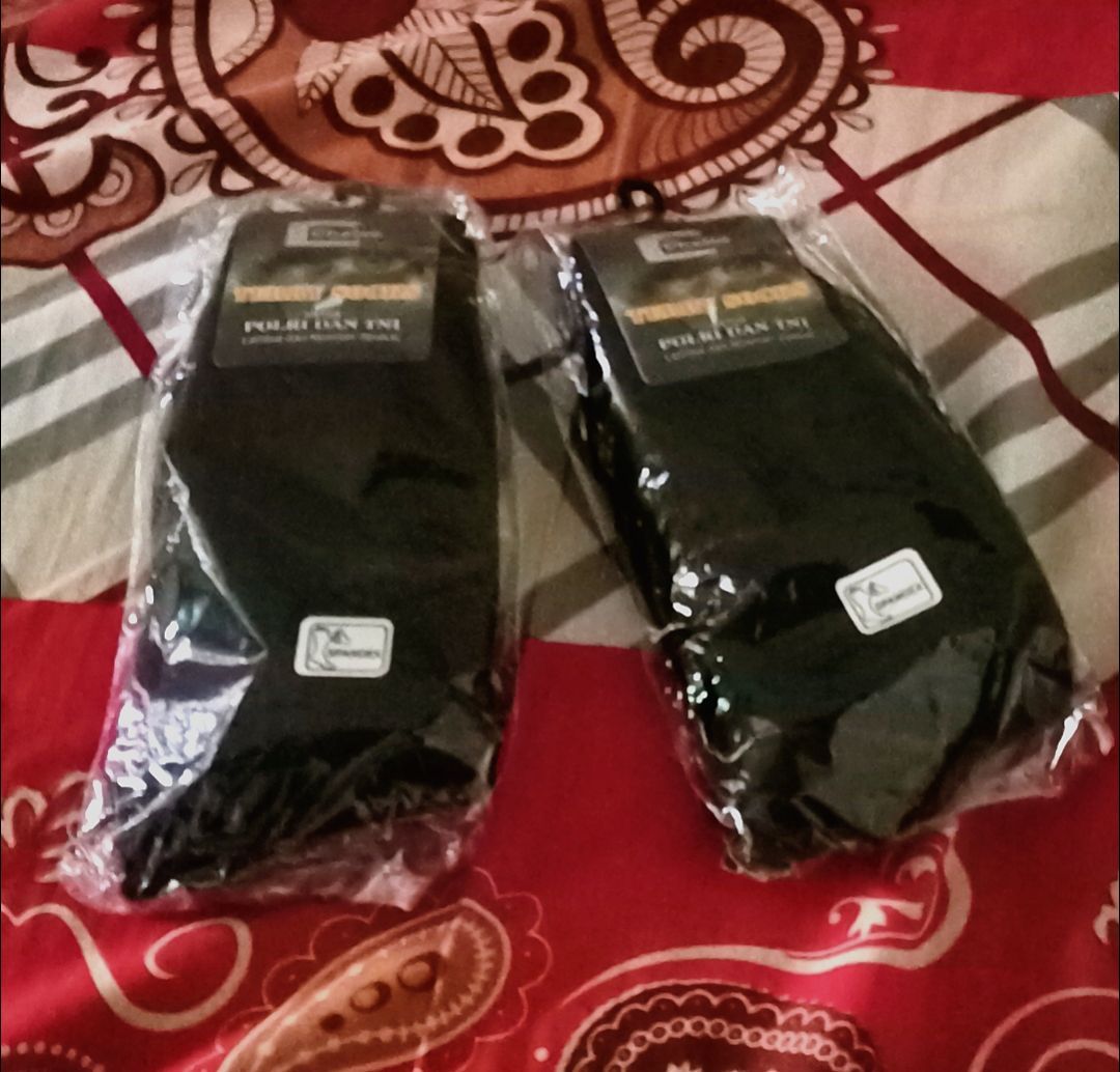 Kaos Kaki POLRI Kaos kaki TNI Kaos kaki Tebal Hitam - Foto ulasan pembeli