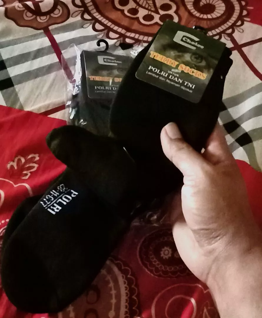 Kaos Kaki POLRI Kaos kaki TNI Kaos kaki Tebal Hitam - Foto ulasan pembeli