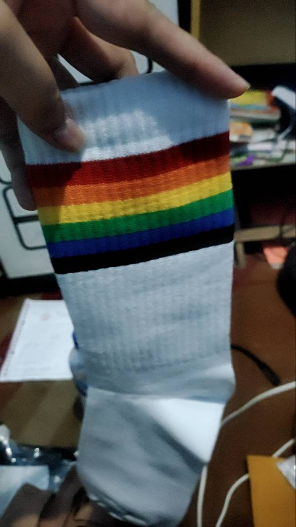Kaos Kaki Strip Setrip Garis Pria Oldschool Skate Panjang Premium - Sendy Socks - Foto ulasan pembeli