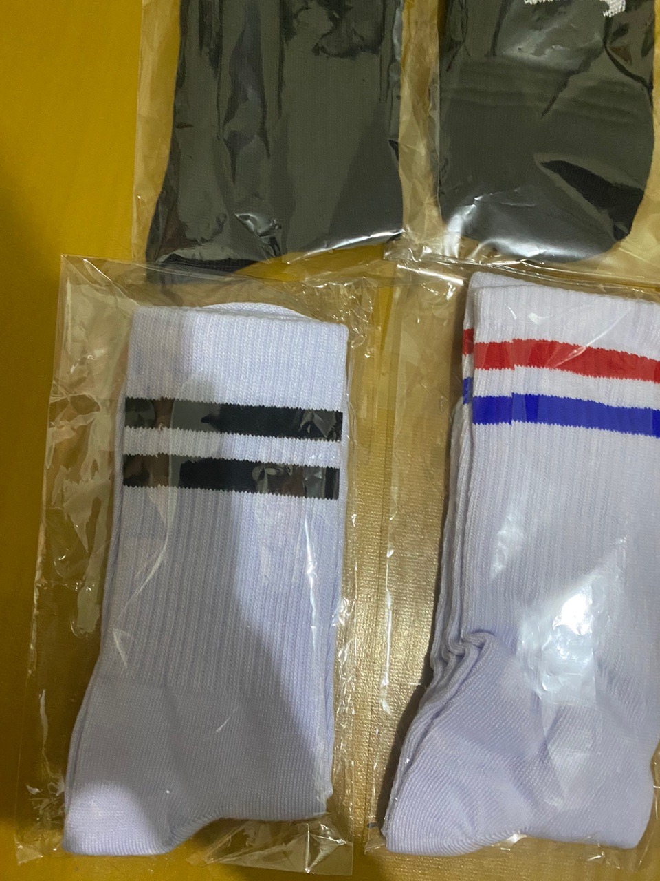 Kaos Kaki Strip Setrip Garis Pria Oldschool Skate Panjang Premium - Sendy Socks - Foto ulasan pembeli