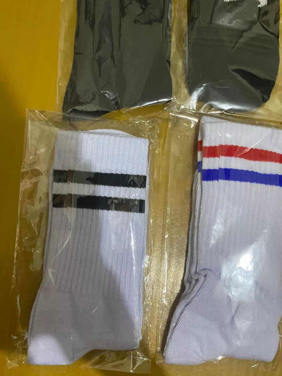 Kaos Kaki Strip Setrip Garis Pria Oldschool Skate Panjang Premium - Sendy Socks - Foto ulasan pembeli