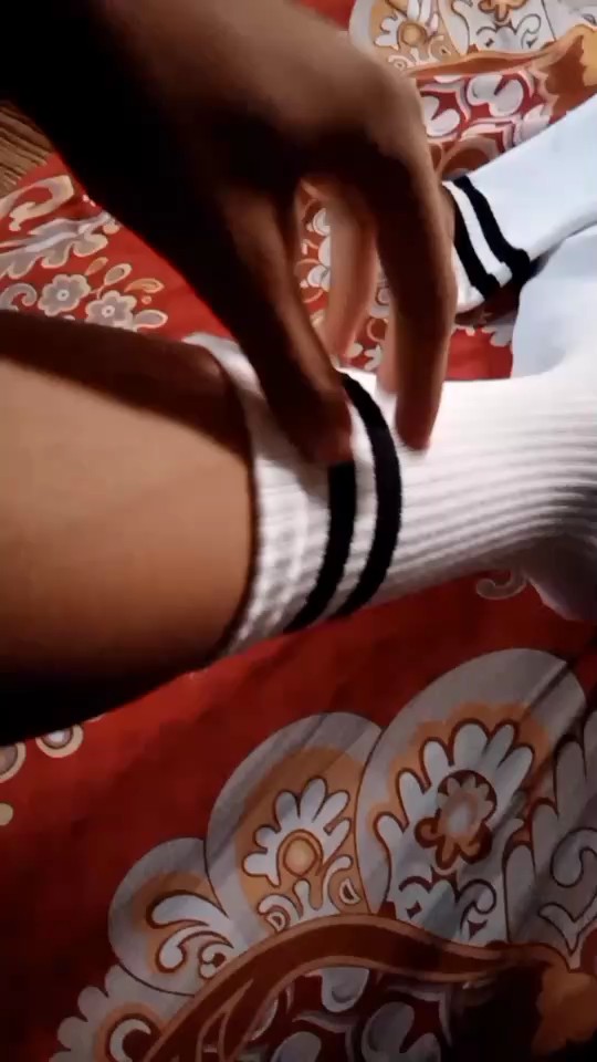 Kaos Kaki Strip Setrip Garis Pria Oldschool Skate Panjang Premium - Sendy Socks - Foto ulasan pembeli