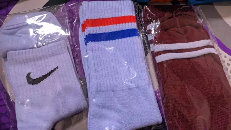 Kaos Kaki Strip Setrip Garis Pria Oldschool Skate Panjang Premium - Sendy Socks - Foto ulasan pembeli
