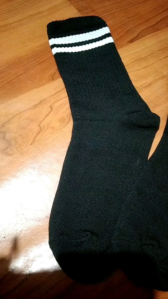 Kaos Kaki Strip Setrip Garis Pria Oldschool Skate Panjang Premium - Sendy Socks - Foto ulasan pembeli