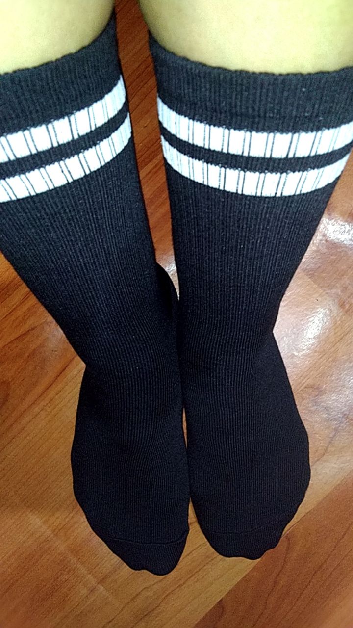 Kaos Kaki Strip Setrip Garis Pria Oldschool Skate Panjang Premium - Sendy Socks - Foto ulasan pembeli