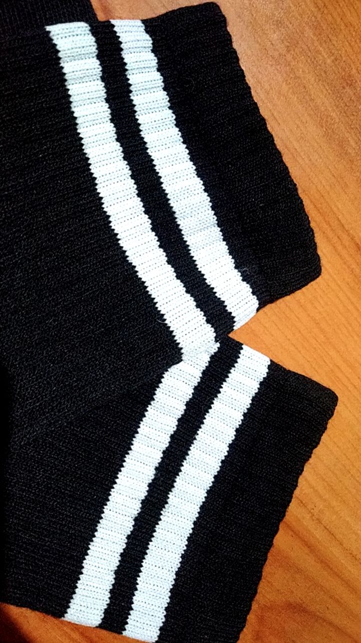 Kaos Kaki Strip Setrip Garis Pria Oldschool Skate Panjang Premium - Sendy Socks - Foto ulasan pembeli