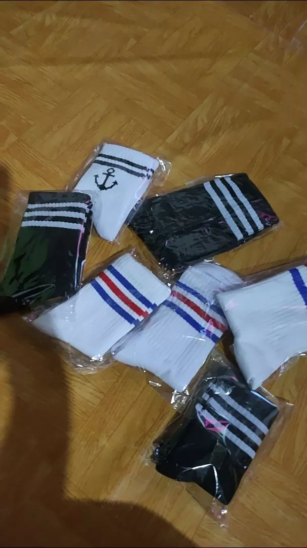 Kaos Kaki Strip Setrip Garis Pria Oldschool Skate Panjang Premium - Sendy Socks - Foto ulasan pembeli