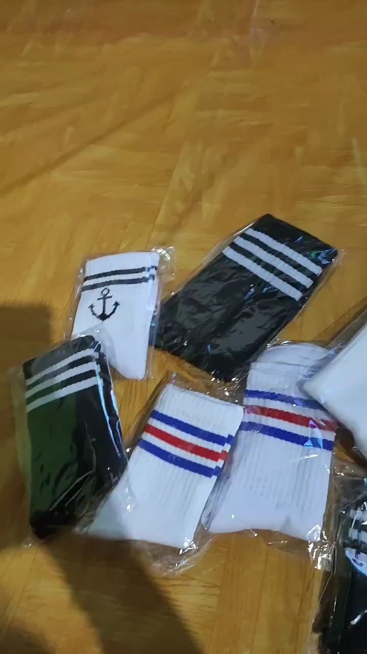 Kaos Kaki Strip Setrip Garis Pria Oldschool Skate Panjang Premium - Sendy Socks - Foto ulasan pembeli