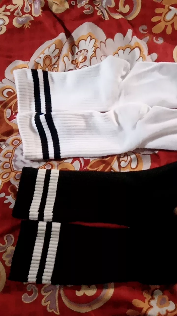 Kaos Kaki Strip Setrip Garis Pria Oldschool Skate Panjang Premium - Sendy Socks - Foto ulasan pembeli