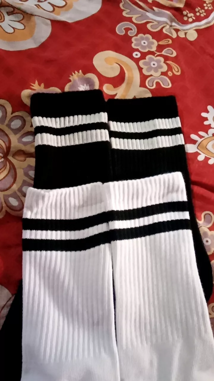 Kaos Kaki Strip Setrip Garis Pria Oldschool Skate Panjang Premium - Sendy Socks - Foto ulasan pembeli