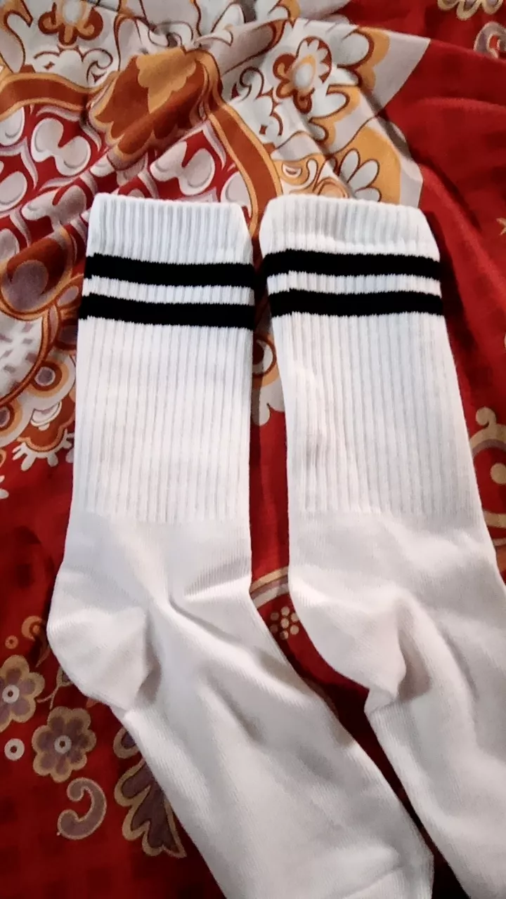 Kaos Kaki Strip Setrip Garis Pria Oldschool Skate Panjang Premium - Sendy Socks - Foto ulasan pembeli