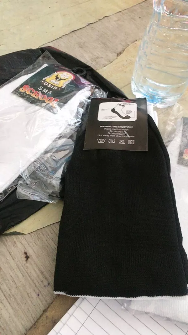Kaos Kaki Sekolah SD SMP SMA Lembut Nyaman - Foto ulasan pembeli