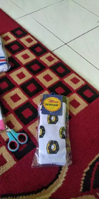Kaos kaki skate motif donat catur england pisang ayam dll - Foto ulasan pembeli