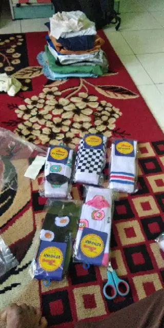 Kaos kaki skate motif donat catur england pisang ayam dll - Foto ulasan pembeli