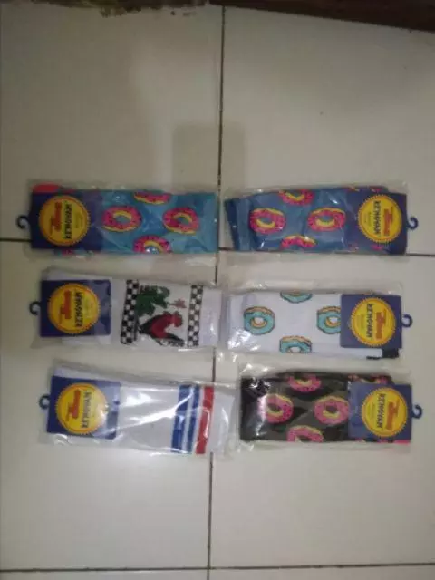Kaos kaki skate motif donat catur england pisang ayam dll - Foto ulasan pembeli