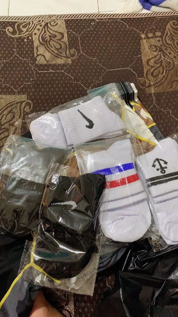 Kaos Kaki Sport Pendek Motif Oldschool Pria Wanita - Foto ulasan pembeli