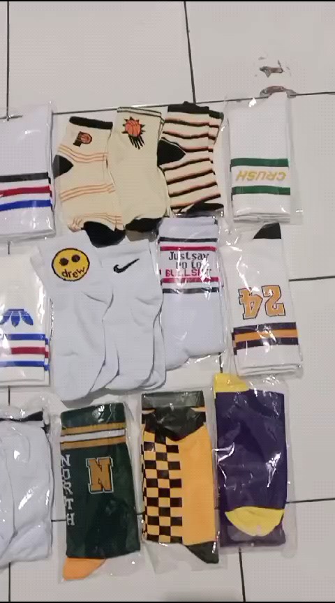 Kaos Kaki Sport Pendek Motif Oldschool Pria Wanita - Foto ulasan pembeli