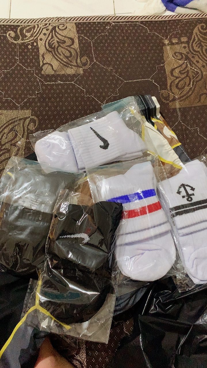 Kaos Kaki Sport Pendek Motif Oldschool Pria Wanita - Foto ulasan pembeli