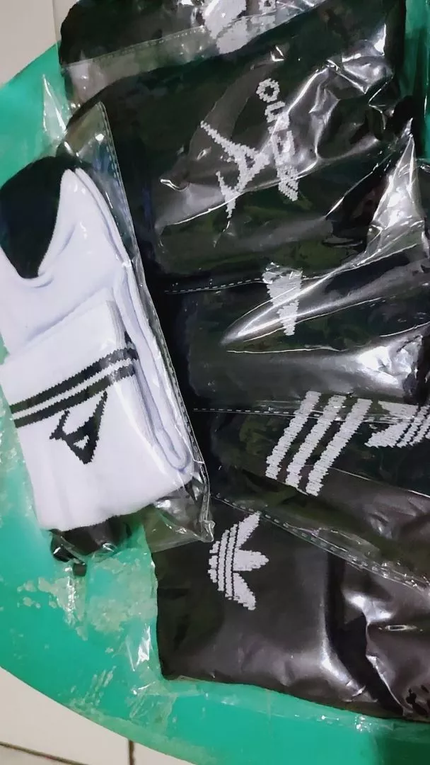 Kaos Kaki Sport Pendek Motif Oldschool Pria Wanita - Foto ulasan pembeli
