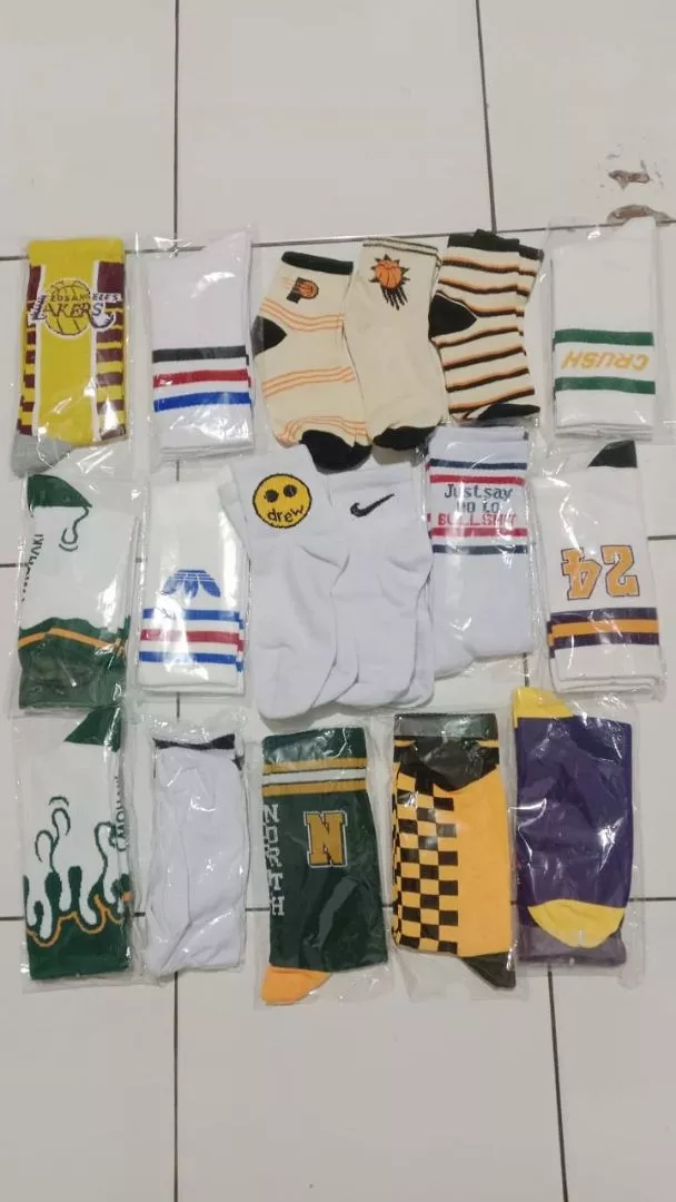 Kaos Kaki Sport Pendek Motif Oldschool Pria Wanita - Foto ulasan pembeli